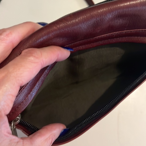 NWT Joanel Canada genuine leather crossbody bag 6 zip pockets, 1 flap inside - Picture 11 of 16